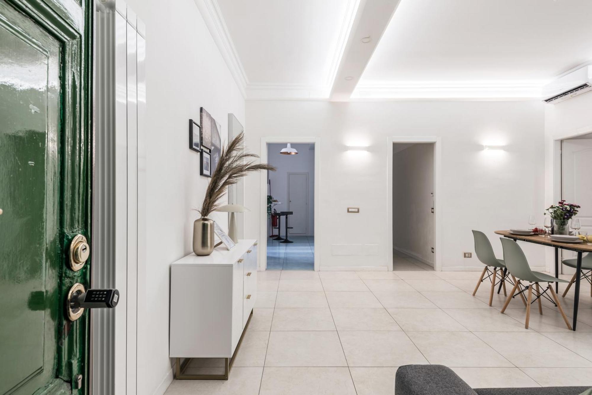 The Rent - Bright Flat Near San Pietro Aparthotel *